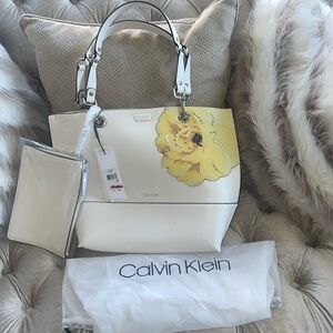 Calvin Klein floral print Large tote/purse Reversible White w/Yellow Flower